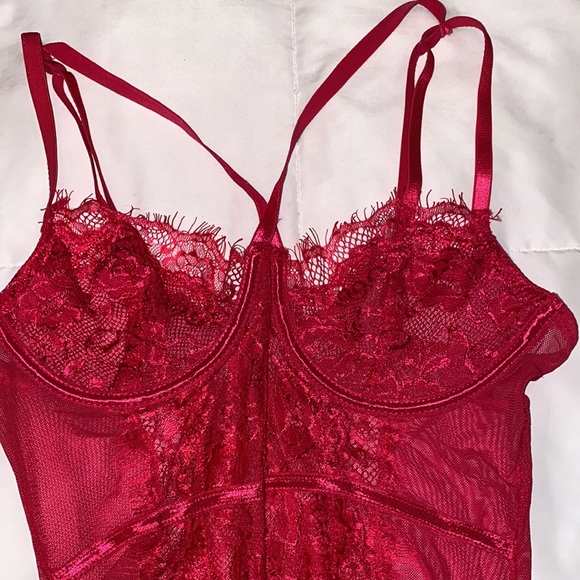 Lingerie - Picture 2 of 10